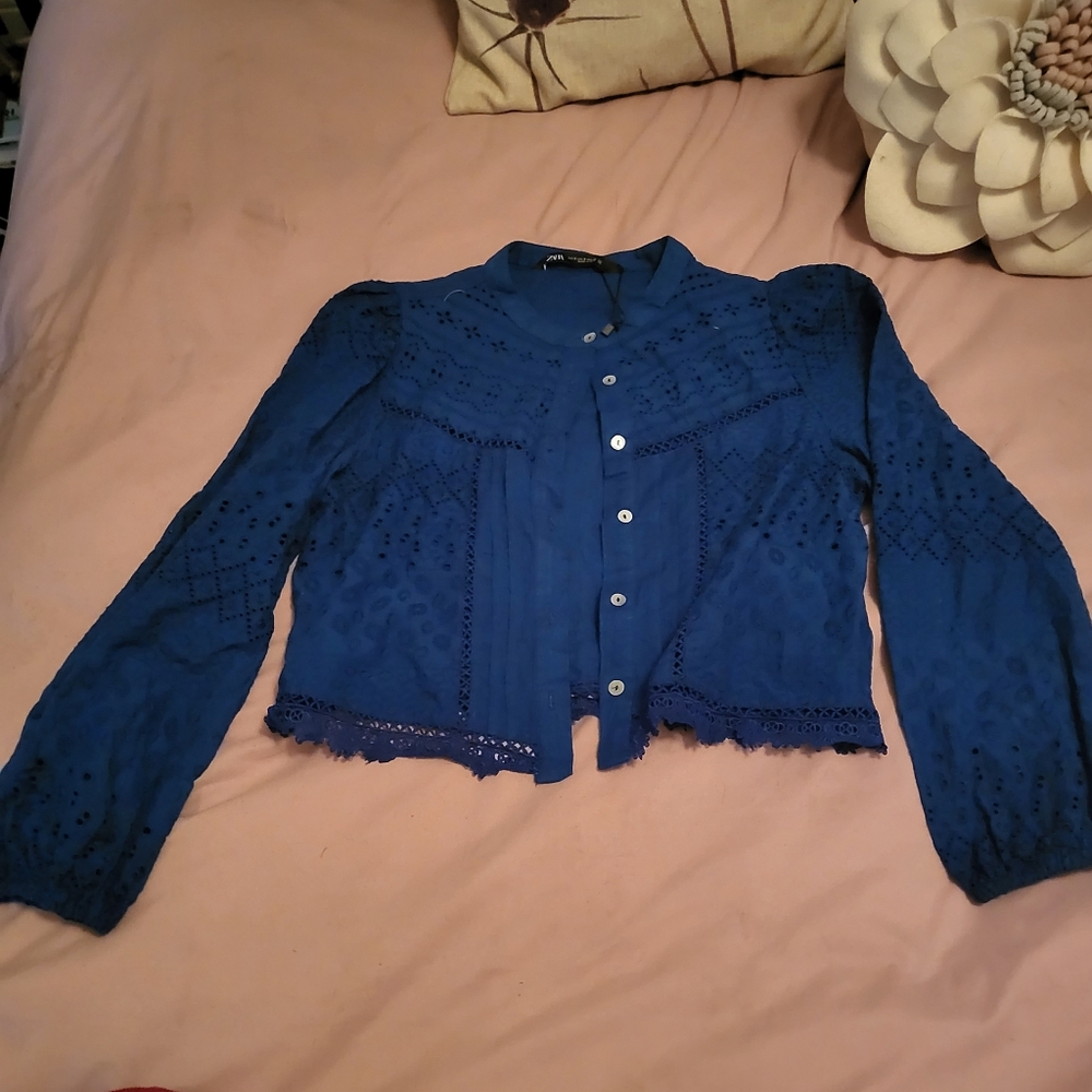 Zara sz small blue cropped long sleeve crochet top